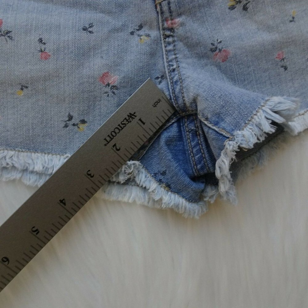 💰3/$25 Wild Fable Women's Denim Jean Shorts Cut-Off Floral Stretch Raw Hem  6 - Picture 7 of 12